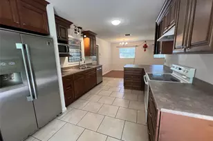 703 NE 5th Pl, Gainesville, FL 32601 - Photo 8