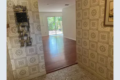 703 NE 5th Place, Gainesville, FL 32601 - Photo 2