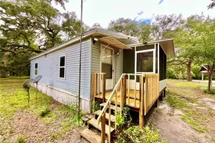 107 Crystal Lake Dr, Melrose, FL 32666 - Photo 2