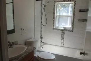 1048 SW 6th Dr, Gainesville, FL 32601 - Photo 12