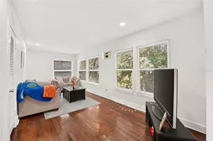 605 SW 9th St, Gainesville, FL 32601 - Photo 4