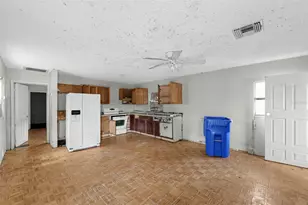 1048 N Missouri Ave, Lakeland, FL 33805 - Photo 4