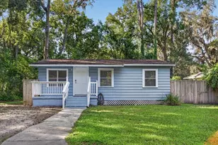 1315 NE 3rd Ave, Gainesville, FL 32641 - Photo 2