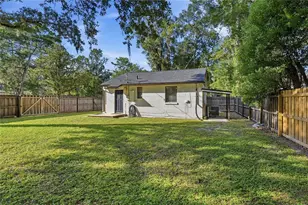 825 NW 19th Ave, Gainesville, FL 32609 - Photo 20