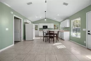 389 SW Kemp Ct, Lake City, FL 32024 - Photo 2