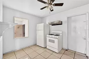 907 NE 24th St, Gainesville, FL 32641 - Photo 6