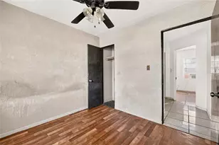 907 NE 24th St, Gainesville, FL 32641 - Photo 18