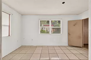 907 NE 24th St, Gainesville, FL 32641 - Photo 14