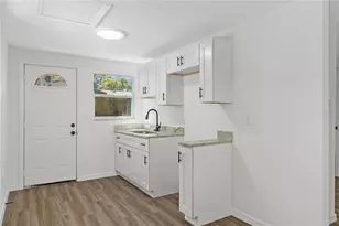 654 NE 2nd St, Crystal River, FL 34429 - Photo 8