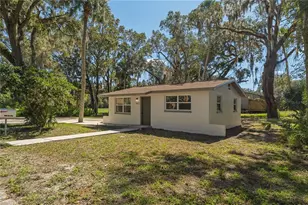 654 NE 2nd St, Crystal River, FL 34429 - Photo 2