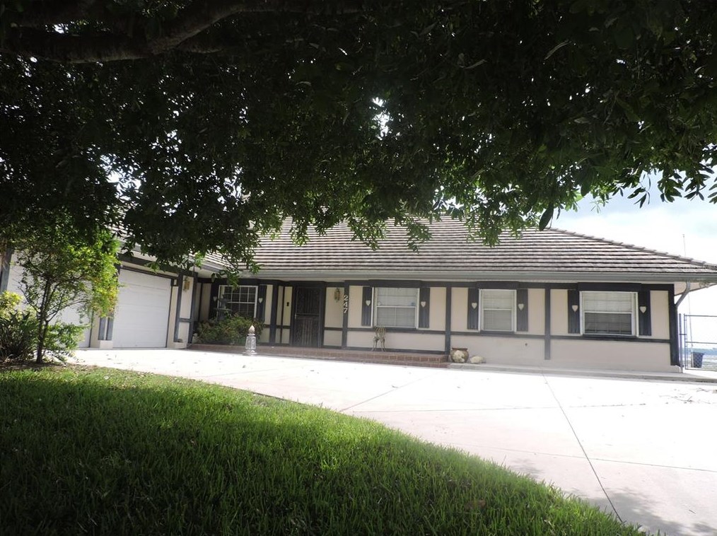 247 1st Ave S, Lake Wales, FL 33859