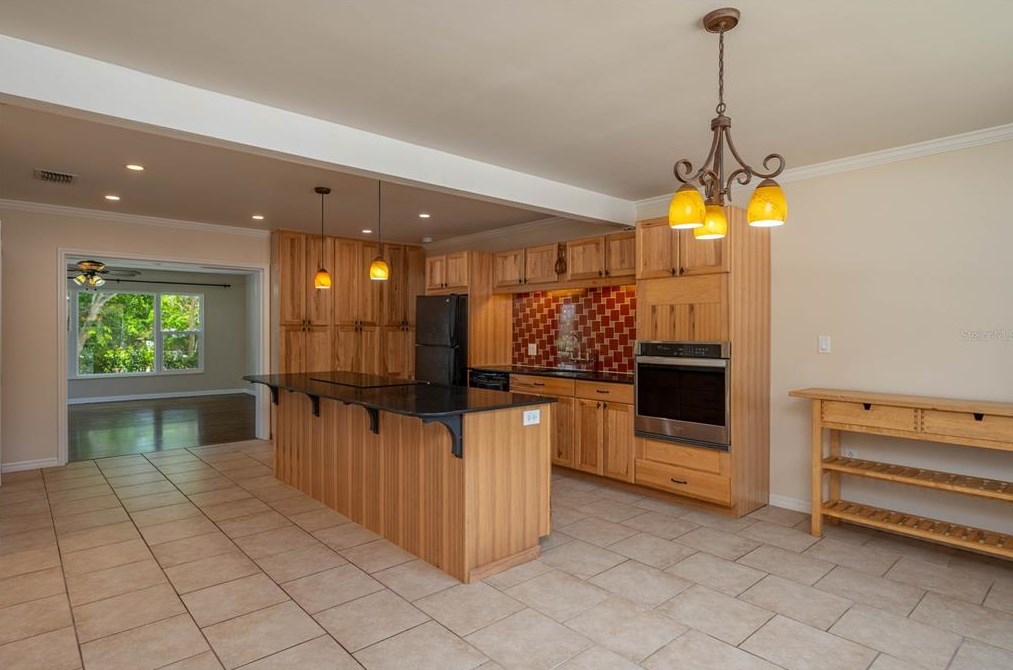 613 Palm Ave, Lake Wales, FL 33853