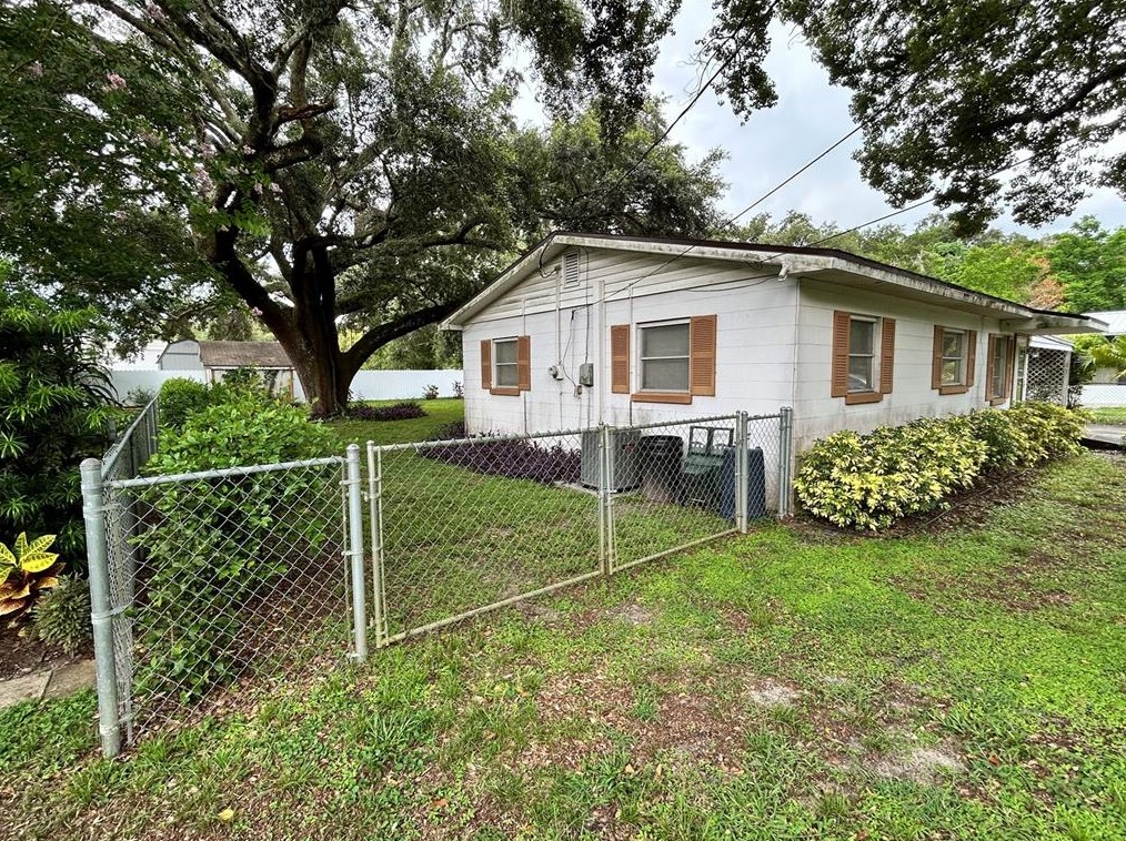 621 S 2nd St, Polk City, FL 33868