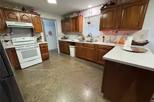 400 W 4th Ct, Frostproof, FL 33843 - Photo 2