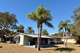 825 Blackwood Dr, Lake Wales, FL 33898 - Photo 2