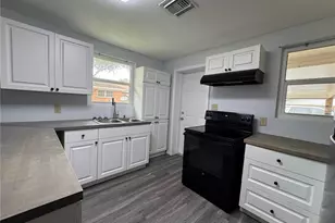 25A W E St, Frostproof, FL 33843 - Photo 6