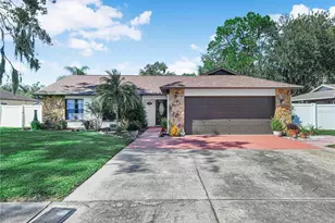 812 Sandalwood Dr, Plant City, FL 33563 - Photo 1