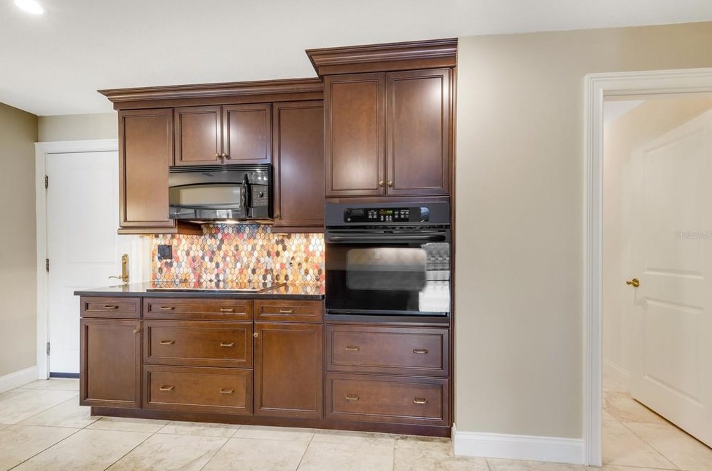 1007 Rolling Woods Ln, Lakeland FL 33813-1253 exterior