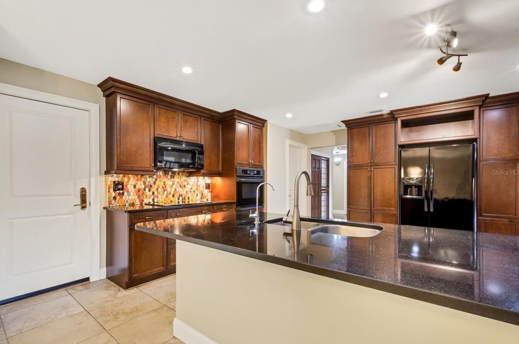 1007 Rolling Woods Ln, Lakeland FL 33813-1253 exterior