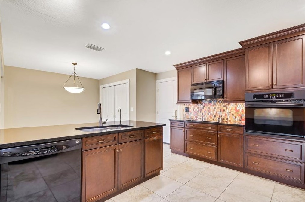 1007 Rolling Woods Ln, Lakeland FL 33813-1253 exterior