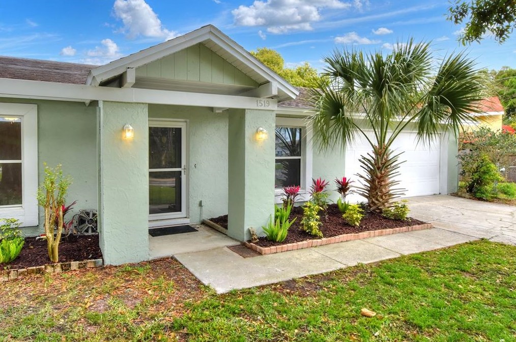 1519 Edgewater Beach Dr, Lakeland, FL 33805