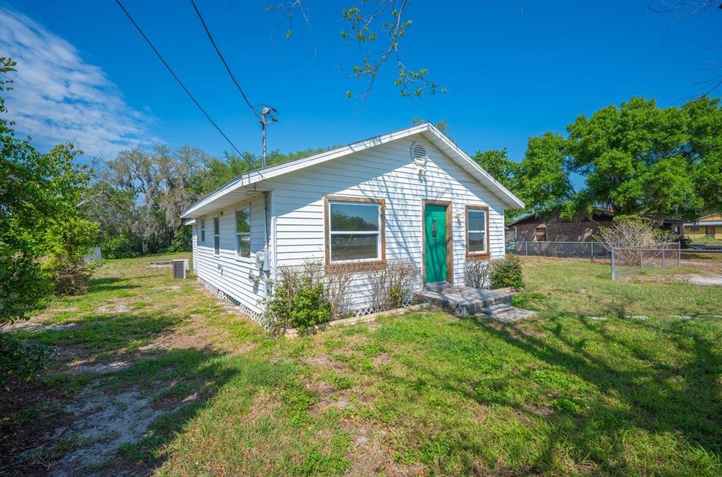 651 N 10th St, Eagle Lake, FL 33839