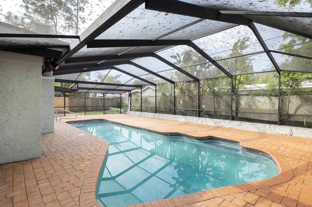 508 Broxburn Ave, Tampa FL 33617-7824 exterior