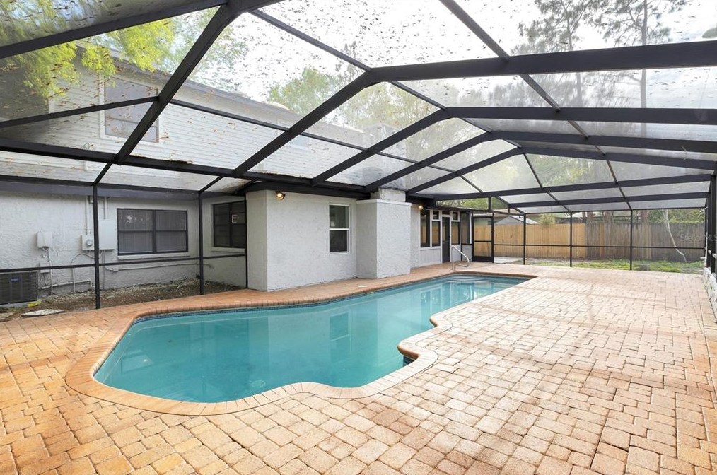 508 Broxburn Ave, Tampa FL 33617-7824 exterior