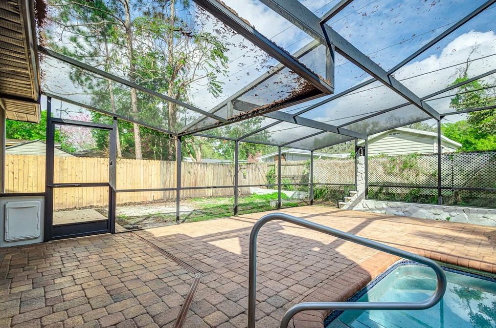 508 Broxburn Ave, Tampa FL 33617-7824 exterior