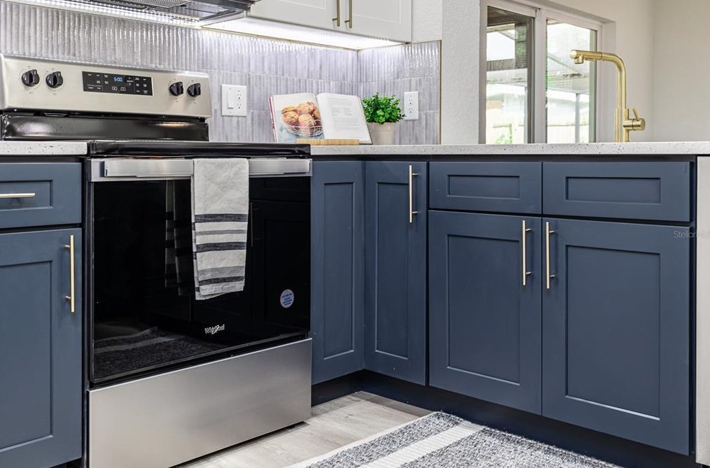 508 Broxburn Ave, Tampa FL 33617-7824 exterior