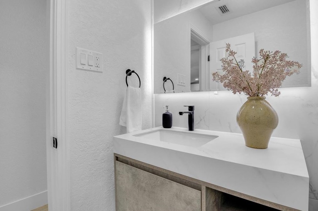 508 Broxburn Ave, Tampa FL 33617-7824 exterior