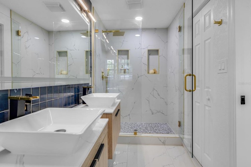 508 Broxburn Ave, Tampa FL 33617-7824 exterior