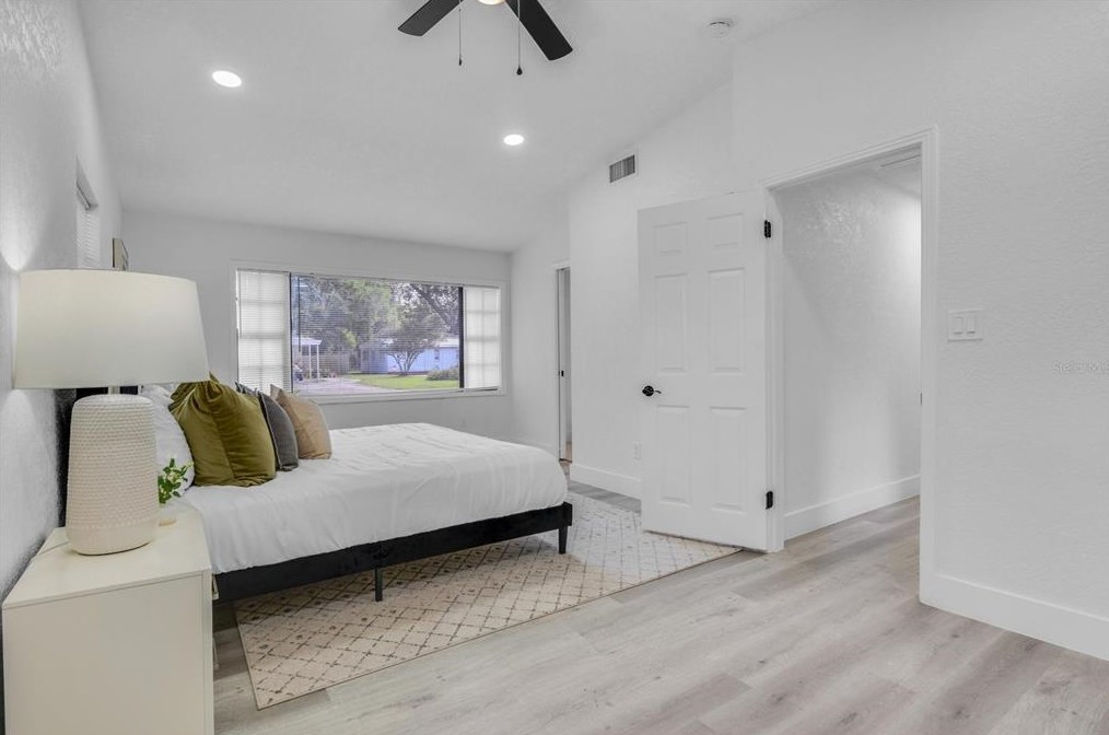 508 Broxburn Ave, Tampa FL 33617-7824 exterior