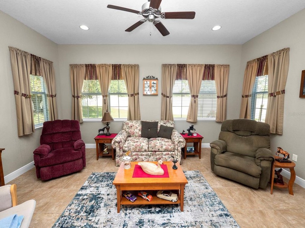 345 Motorcoach Dr, Polk City FL  33868-5132 exterior