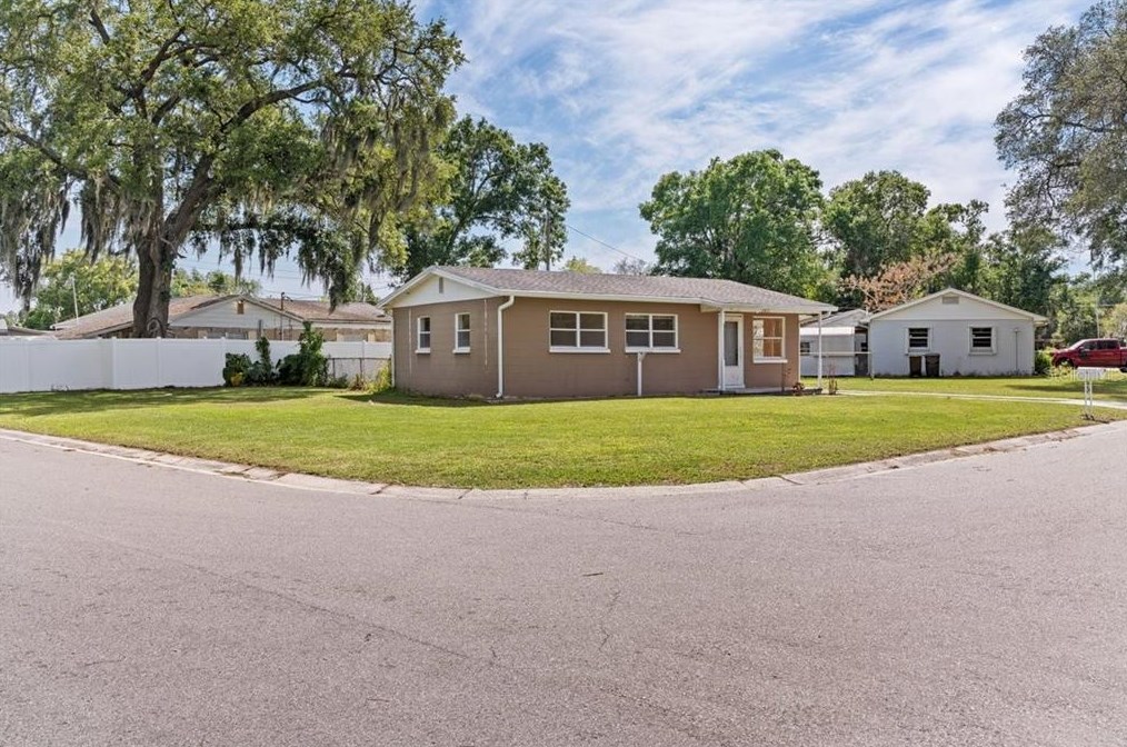 2837 Dixie Rd, Lakeland, FL 33801