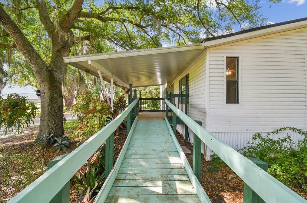 601 Honeyfarm Ln, Auburndale, FL 33823-8306