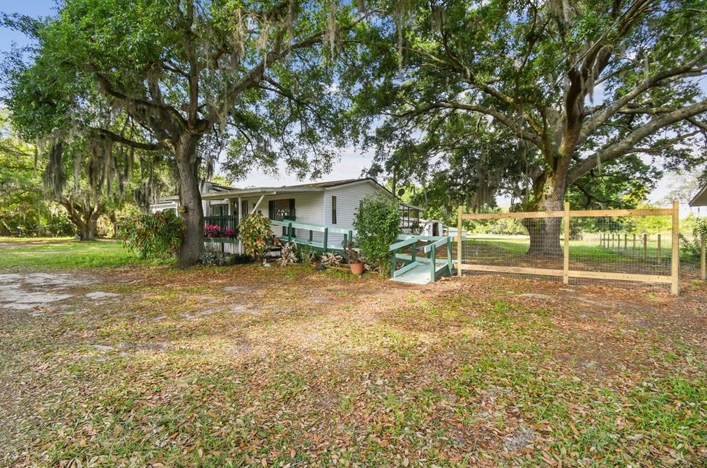 601 Honeyfarm Ln, Auburndale FL  33823-8306 exterior