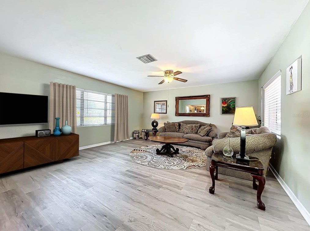 2206 Crystal Lake Dr, Lakeland, FL 33801-6525