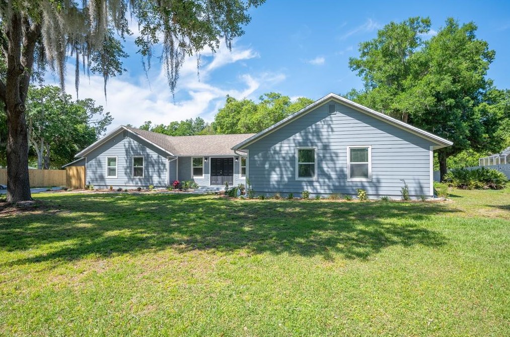 8544 Pinecone Dr, Lakeland, FL 33809