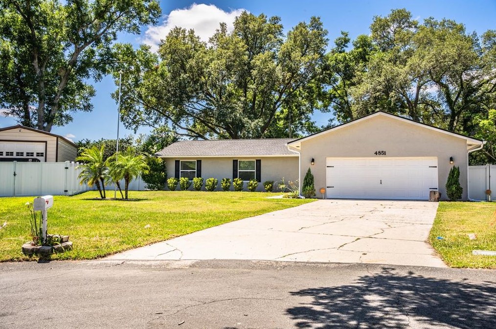 4851 Foxrun Cir, Lakeland, FL 33813-2229