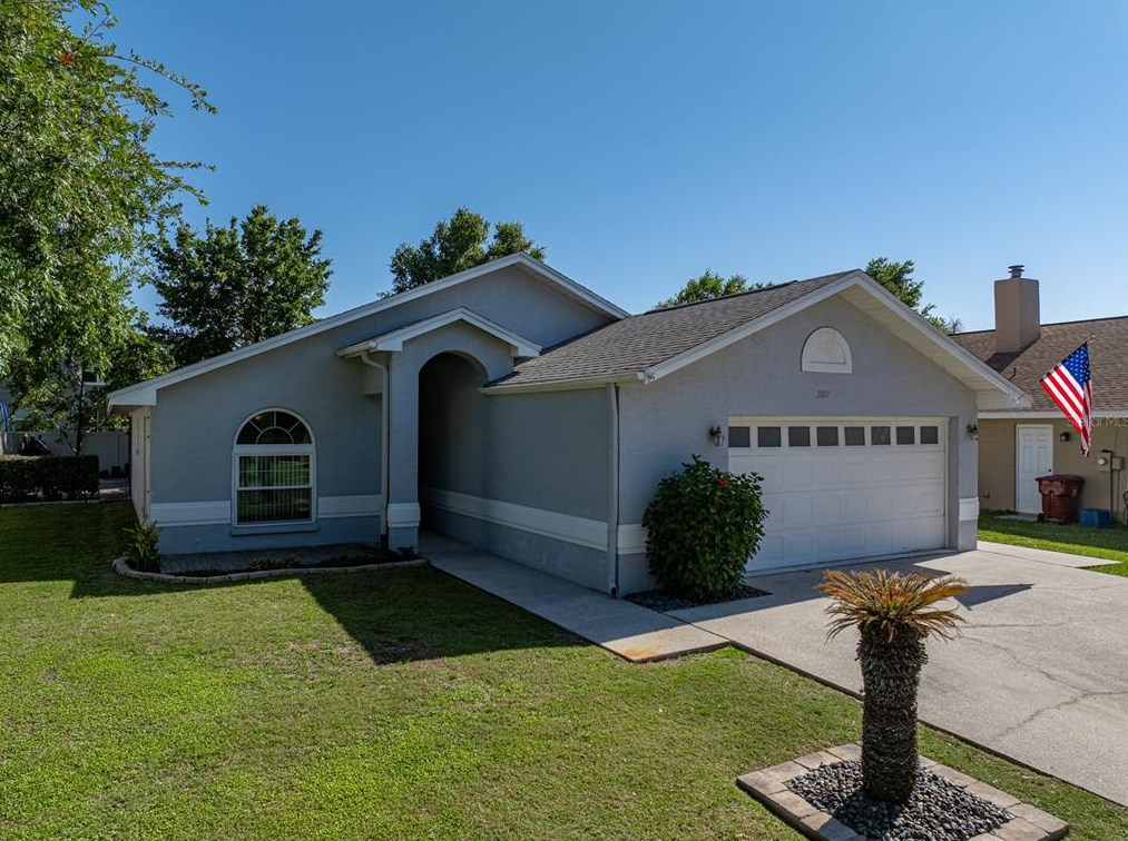 2807 Wilder Park Dr, Plant City, FL 33566-7555