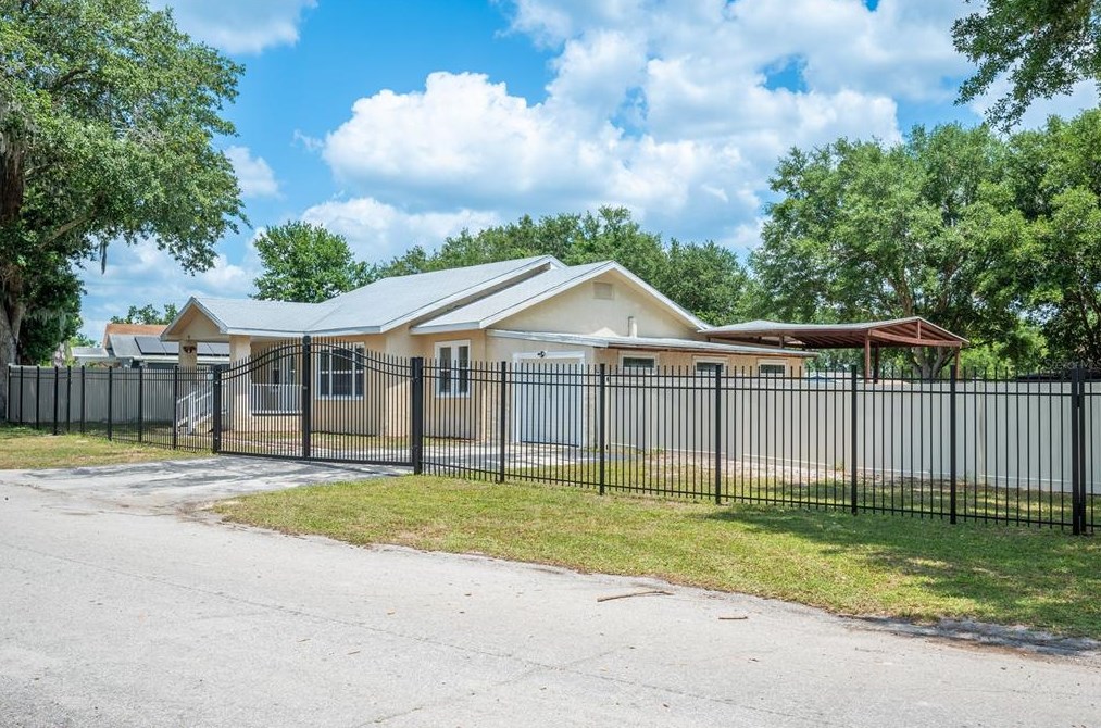 312 Burbank Ave, Lakeland FL  33801-2411 exterior