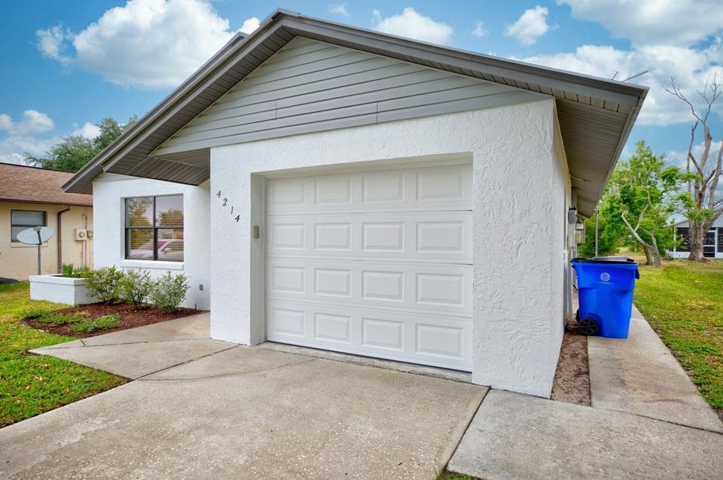4214 Thompson Ave, Sebring, FL 33875-4824