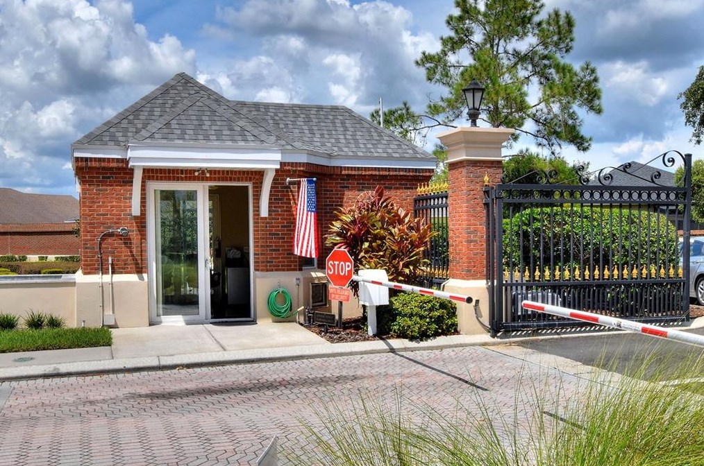 6805 Lake Eaglebrooke Dr, Lakeland FL  33813-5667 exterior