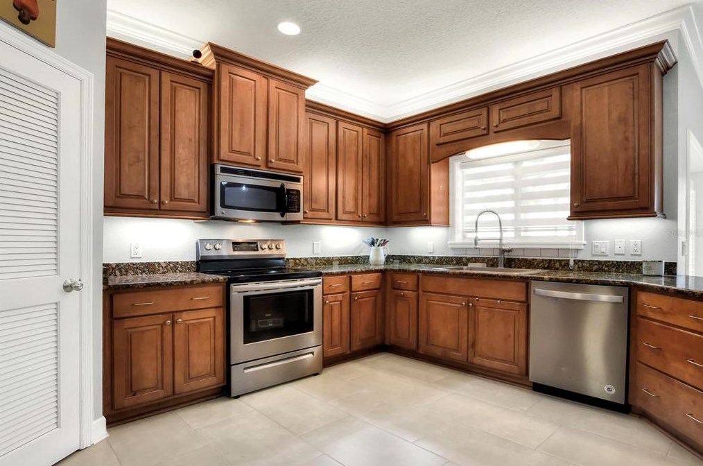 6805 Lake Eaglebrooke Dr, Lakeland FL  33813-5667 exterior