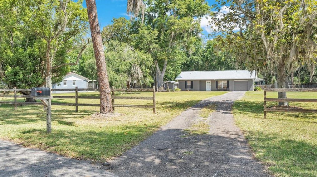 4203 Meadowview Dr, Lakeland, FL 33810-1272