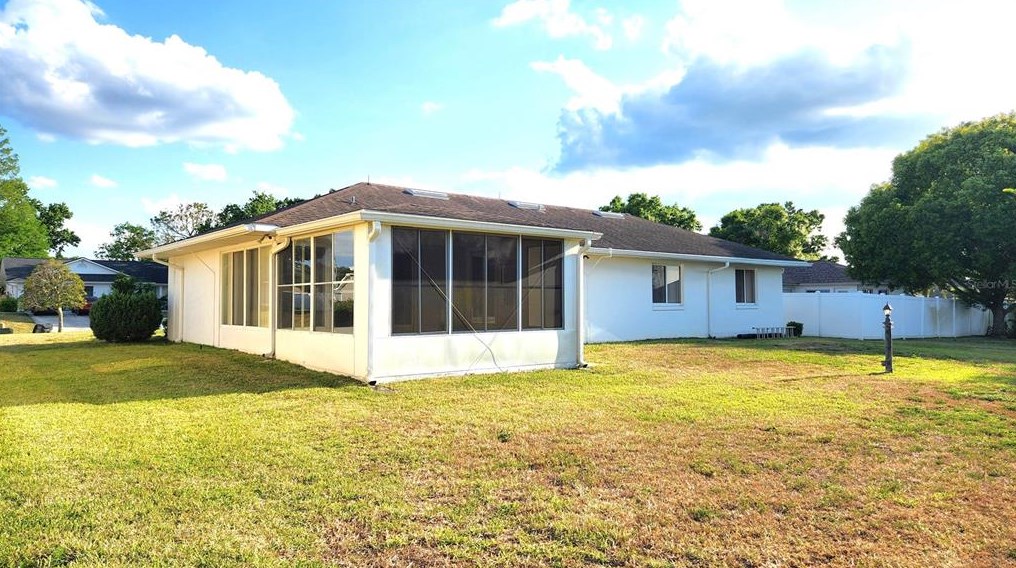 2157 Woodbury Blvd, Lakeland FL  33810-6238 exterior