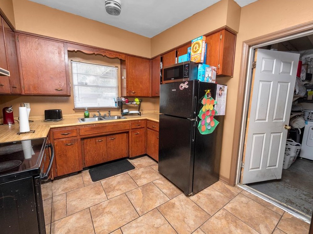 411 Longfellow Blvd, Lakeland FL  33801-2450 exterior