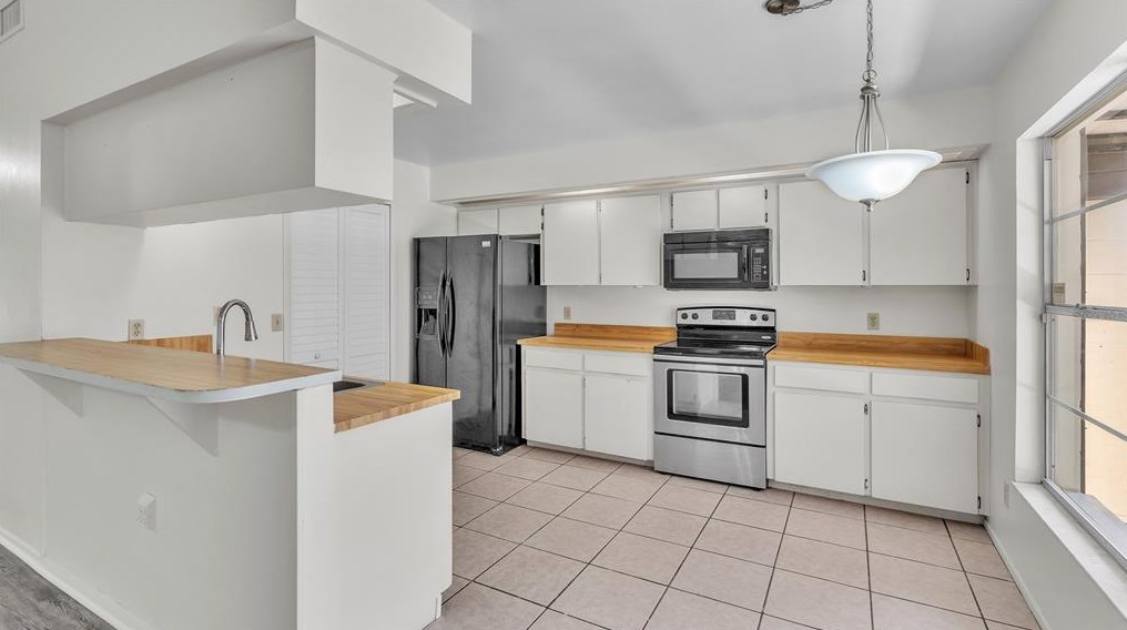 5015 Cimarron Dr, Lakeland FL  33813-2552 exterior