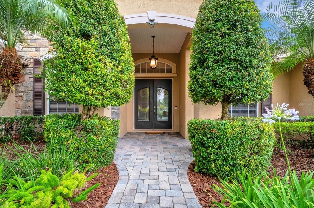 126 Shannon Oaks Dr, Lakeland, FL 33813-5664